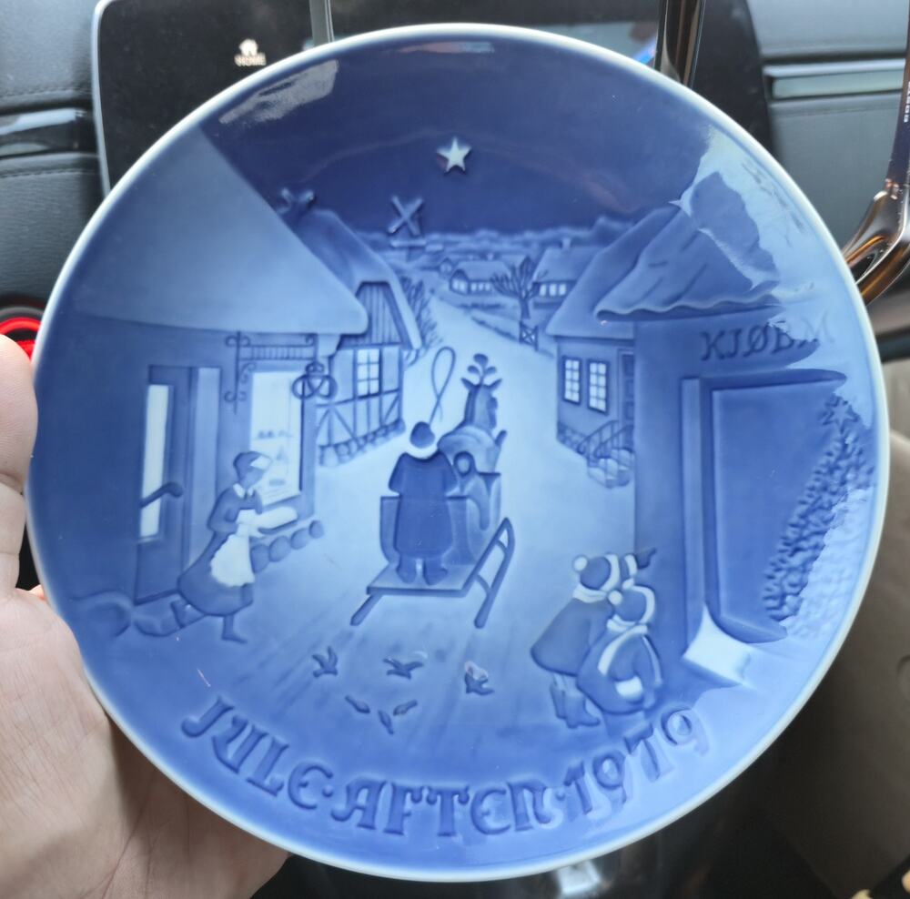 Vintage 1979 Bing & Grondahl White Christmas Plate #9079 Denmark